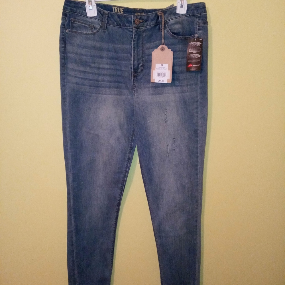 Mid-rise skinny jeans